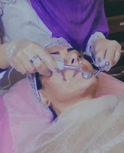 نمونه پاکسازی پوست (کلینیک زیبایی یاس)