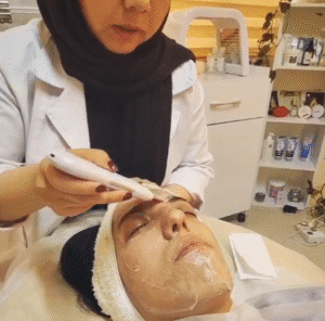 نمونه پاکسازی پوست کلینیک زیبایی پرنیان