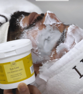 نمونه پاکسازی پوست کلینیک زیبایی اسپادانا