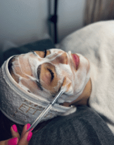 نمونه پاکسازی پوست کلینیک زیبایی آرمان