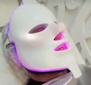 نمونه پاکسازی پوست کلینیک زیبایی دلوین