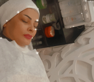 نمونه پاکسازی پوست کلینیک زیبایی دلوین