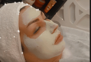 نمونه پاکسازی پوست کلینیک زیبایی دلوین